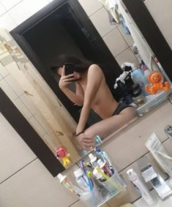 Я - опытная индивидуалка, с волшебными руками и красивым телом, которое ты никогда не забудешь. Живу в самом сердце Москвы, и могу пригласить тебя к себе в уютную квартиру или приехать к тебе в гости. Предлагаю широкий спектр услуг, начиная от расслабляющего эротического массажа и заканчивая горячими играми в постели. Я уверена, что ты останешься влюбленным в мои нежные прикосновения и страстные поцелуи. Погрузись в мир наслаждения и расслабления со мной. Обещаю, что ты не пожалеешь! 😉 Звони, я жду тебя... 💋 Злата